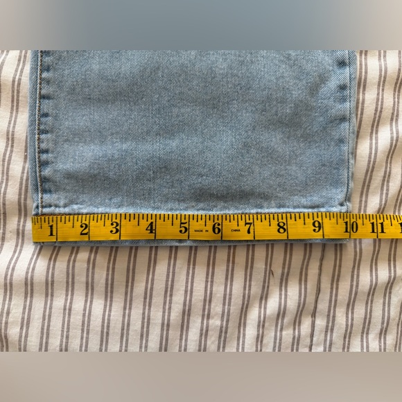 Circus NY Women’s High Waisted Ripped Wide-Leg 90s Baggy Jeans - Picture 13 of 16